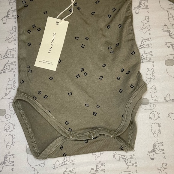 Quincy Mae short sleeve bodysuit - Picture 4 of 4